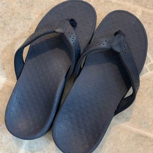 Navy blue vionic flip flops